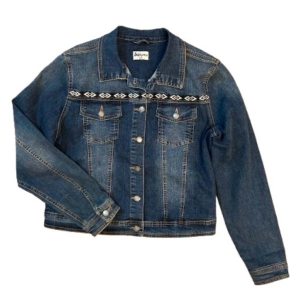 Suko-Jeans Denim Jacket with Western Embroidered Accent in excellent condition.